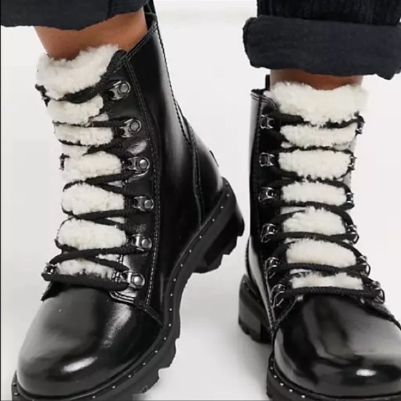Sorel Lennox Black Patent Leather Lace Up Sherpa lined waterproof Boots size 6.5 - Picture 1 of 15